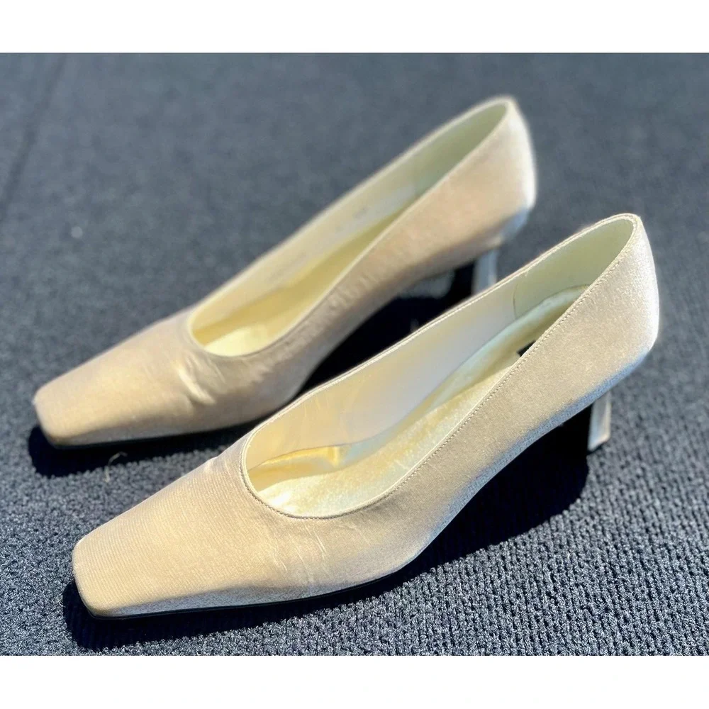 Stuart‎ Weitzman Shoes Womens Size 9 AA Square Toe Heels Leather Sole Elegant